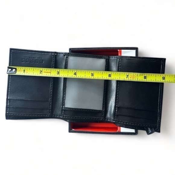 NWT Guess Mens Trifold Leather Wallet / Clear ID Slot, 7 card slot, cash pocket - Picture 8 of 14